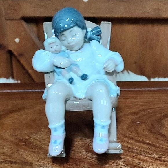 Lladro Naptime 5438 girl asleep with baby doll in rocking chair Retired - Picture 2 of 7
